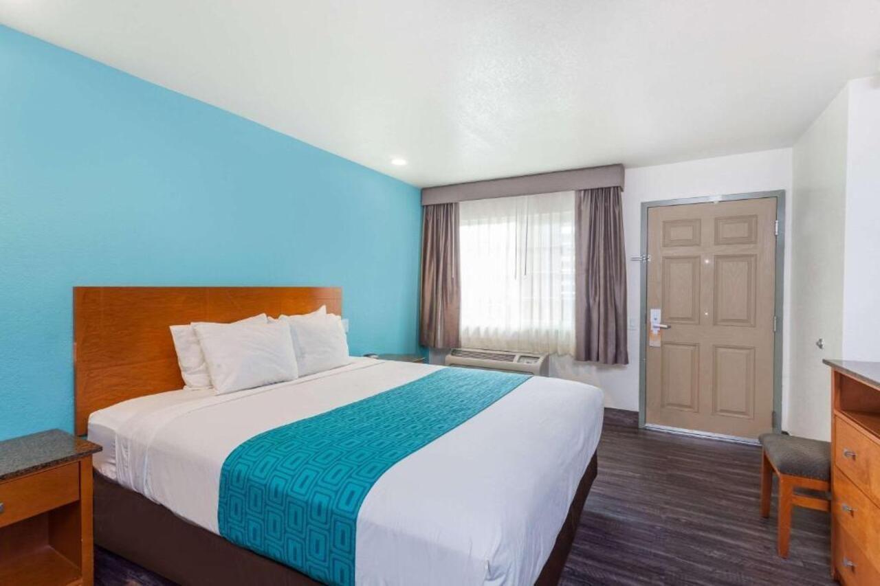 Howard Johnson By Wyndham National City/San Diego South Экстерьер фото